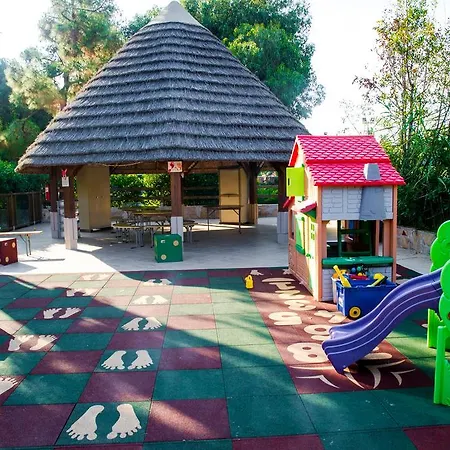 Camping Arinella Bianca مكان تخييم جيزنوكسيا